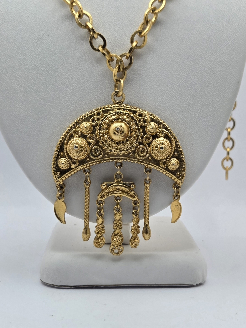 Vintage Gold Tone Crescent Etruscan Rev Statement Pendant Necklace 25.5"